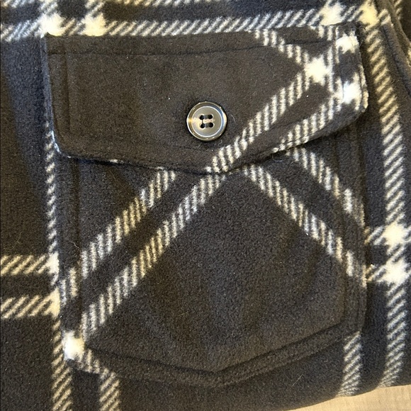 Thread & Supply Polar Bear Fleece Shacket
Black White Doublepane Window Sz Large - Picture 5 of 8